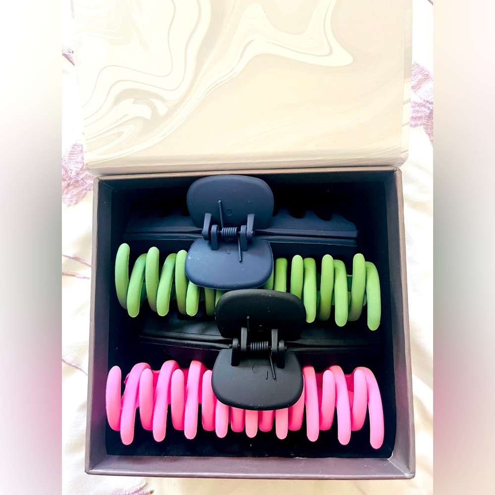 4 “NEW” Hair Claw Clips Hiniwa 4.33” Each Navy, Pink, Green, Black Matte Finish